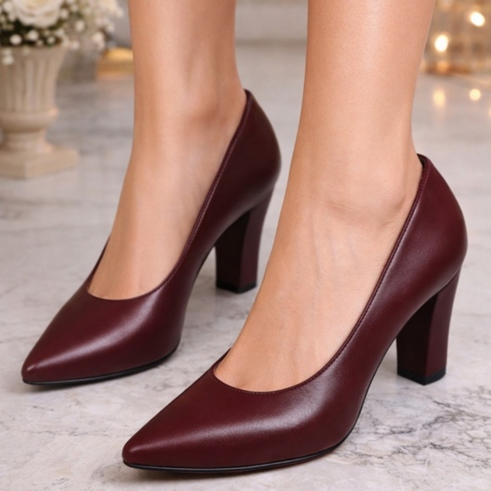Stephen Venezia woman’s brown heels - size 38 - or 7.5 - made in Italy